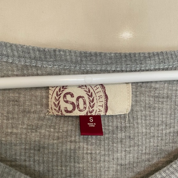 Lightweight gray long sleeve shirt - Picture 3 of 3